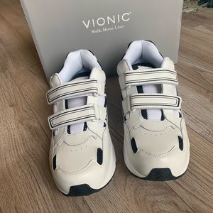 Men’s Vionic tennis shoe